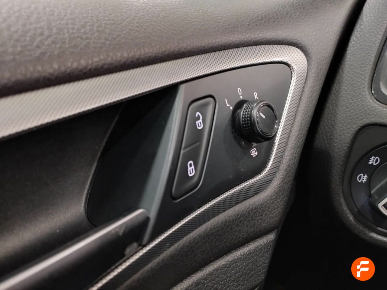 Foto Volkswagen Golf 32