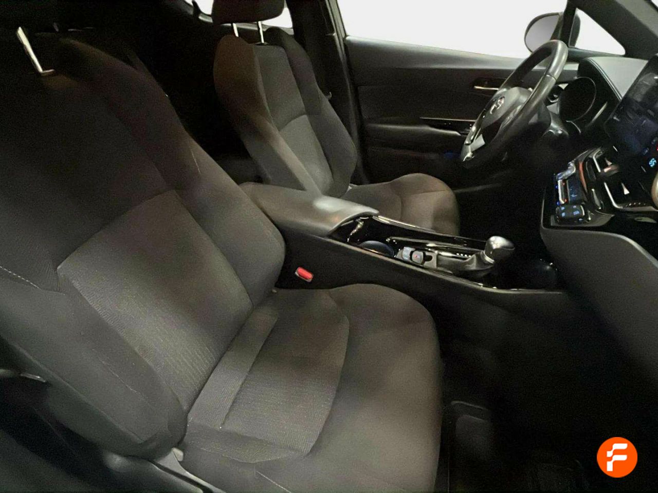 Foto Toyota C-HR 13