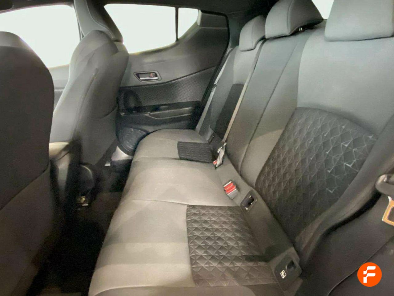 Foto Toyota C-HR 15
