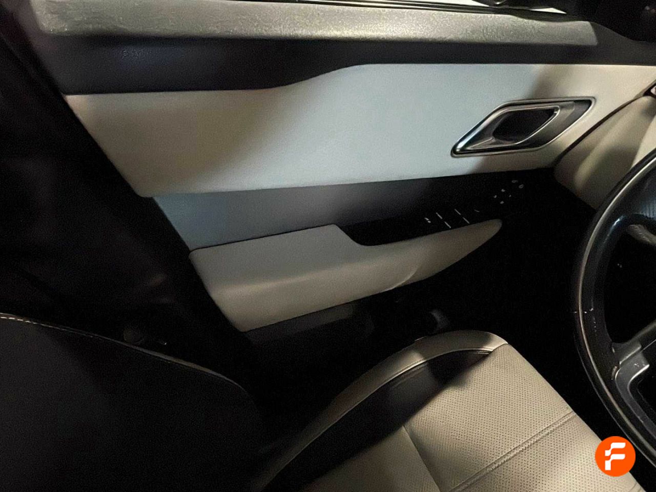 Foto Land-Rover Range Rover Velar 18