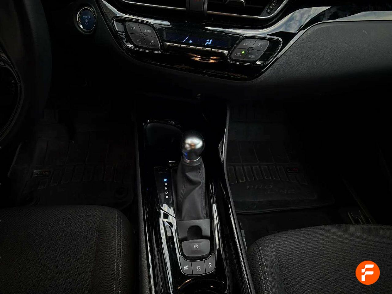 Foto Toyota C-HR 5