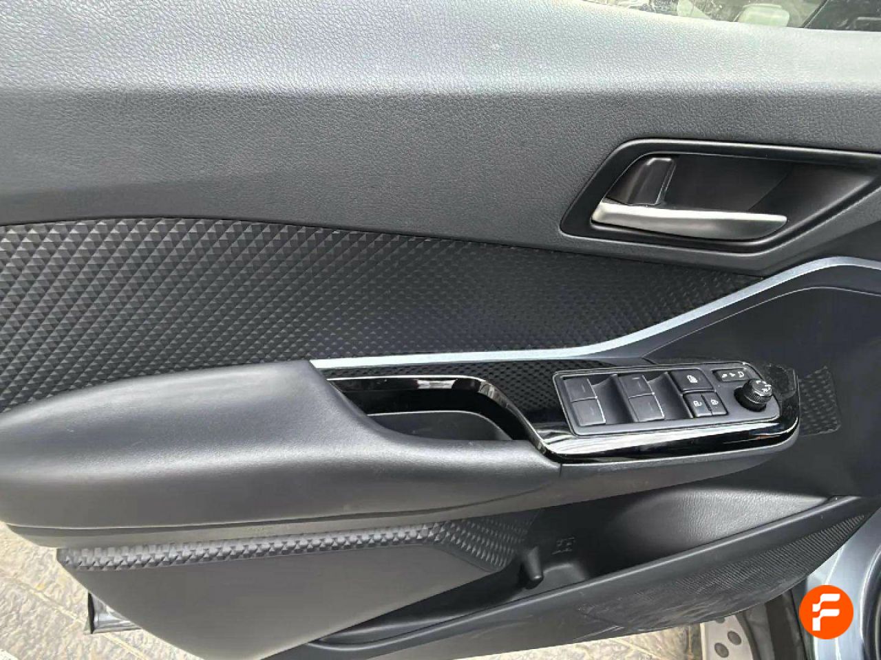 Foto Toyota C-HR 9