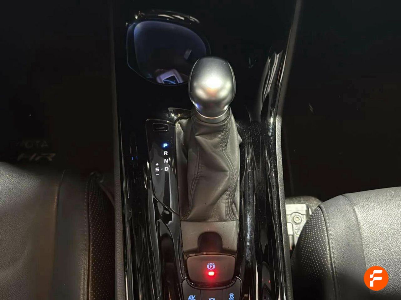 Foto Toyota C-HR 10