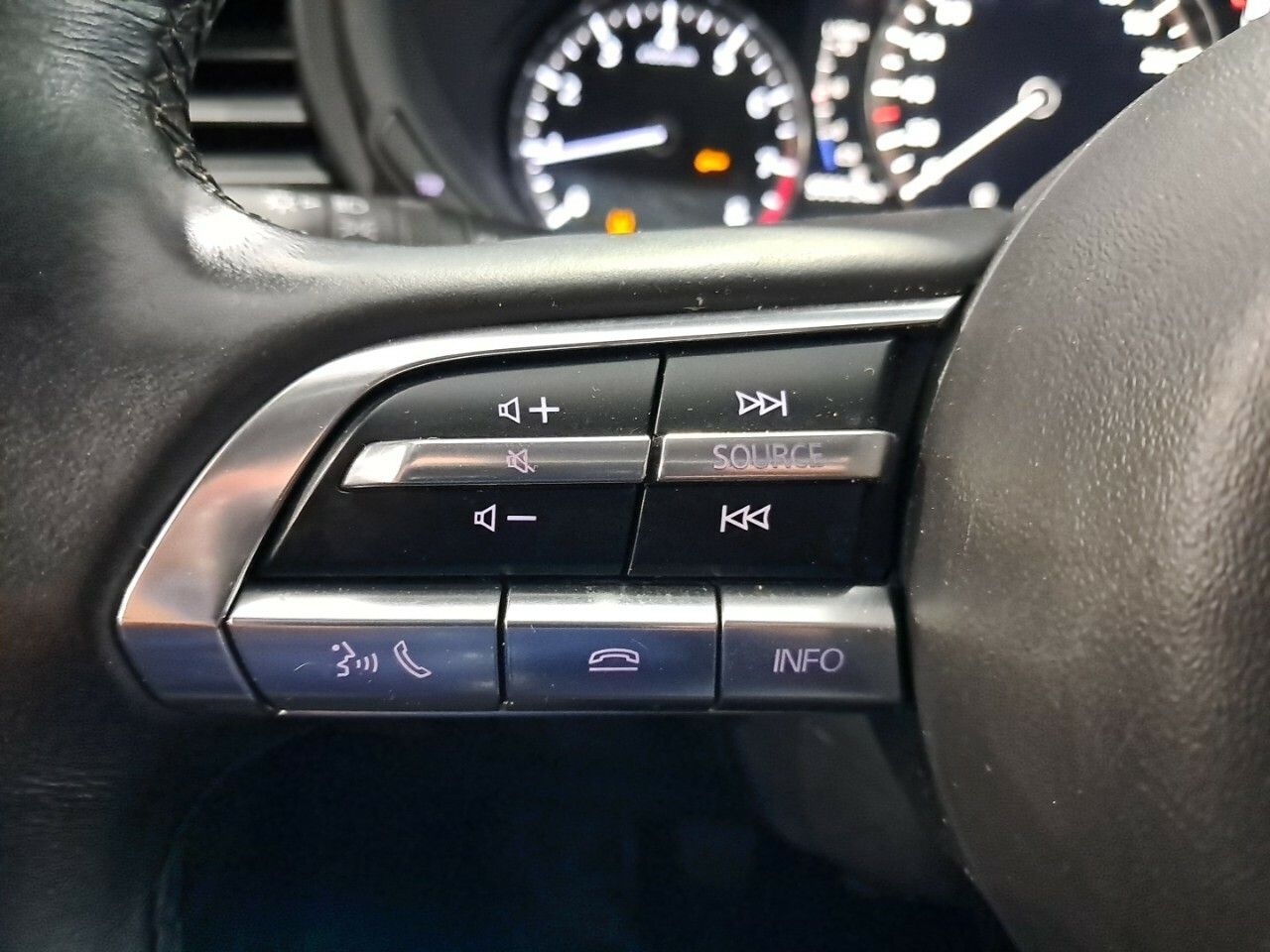 Foto Mazda CX-30 12