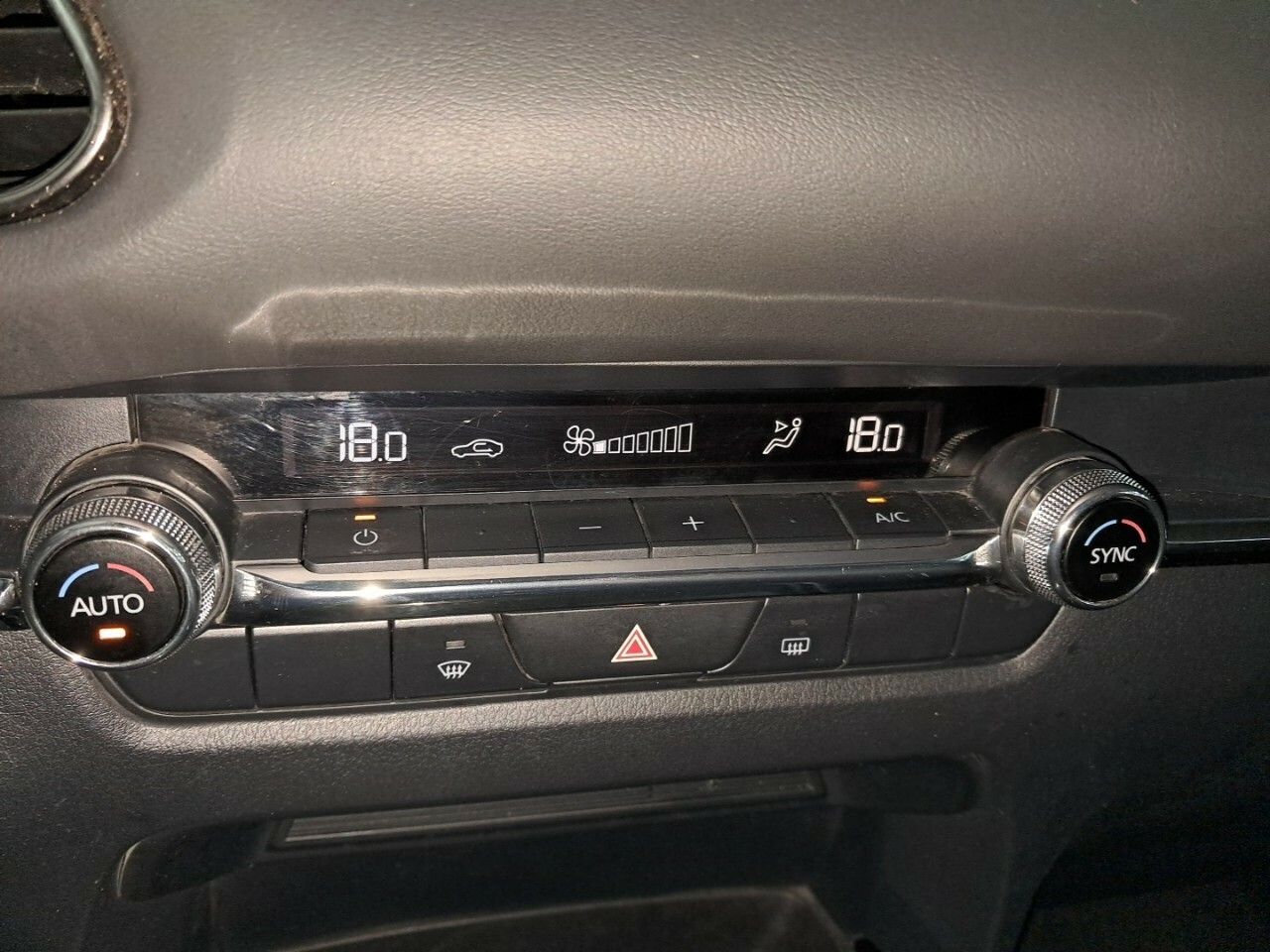 Foto Mazda CX-30 17