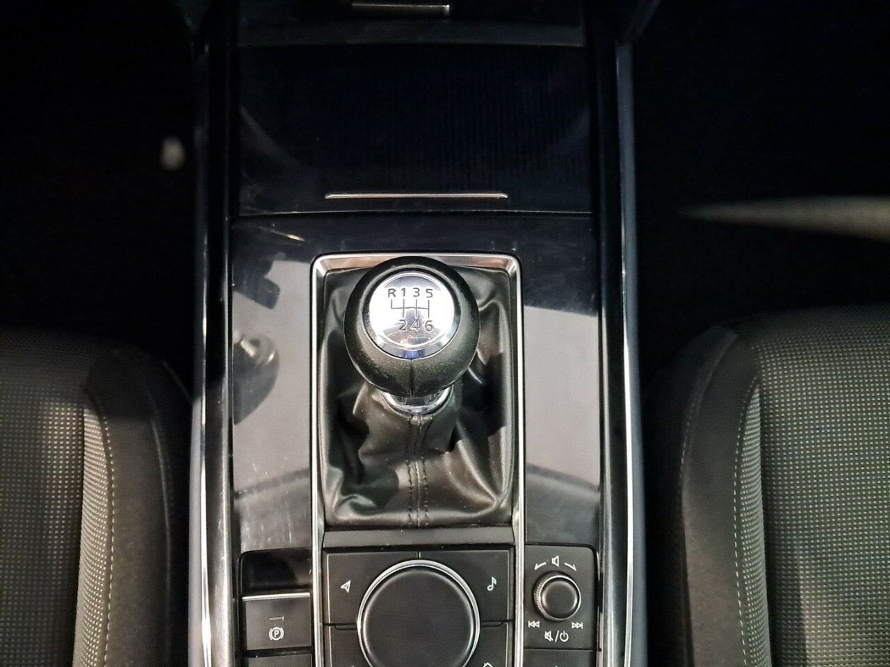Foto Mazda CX-30 18