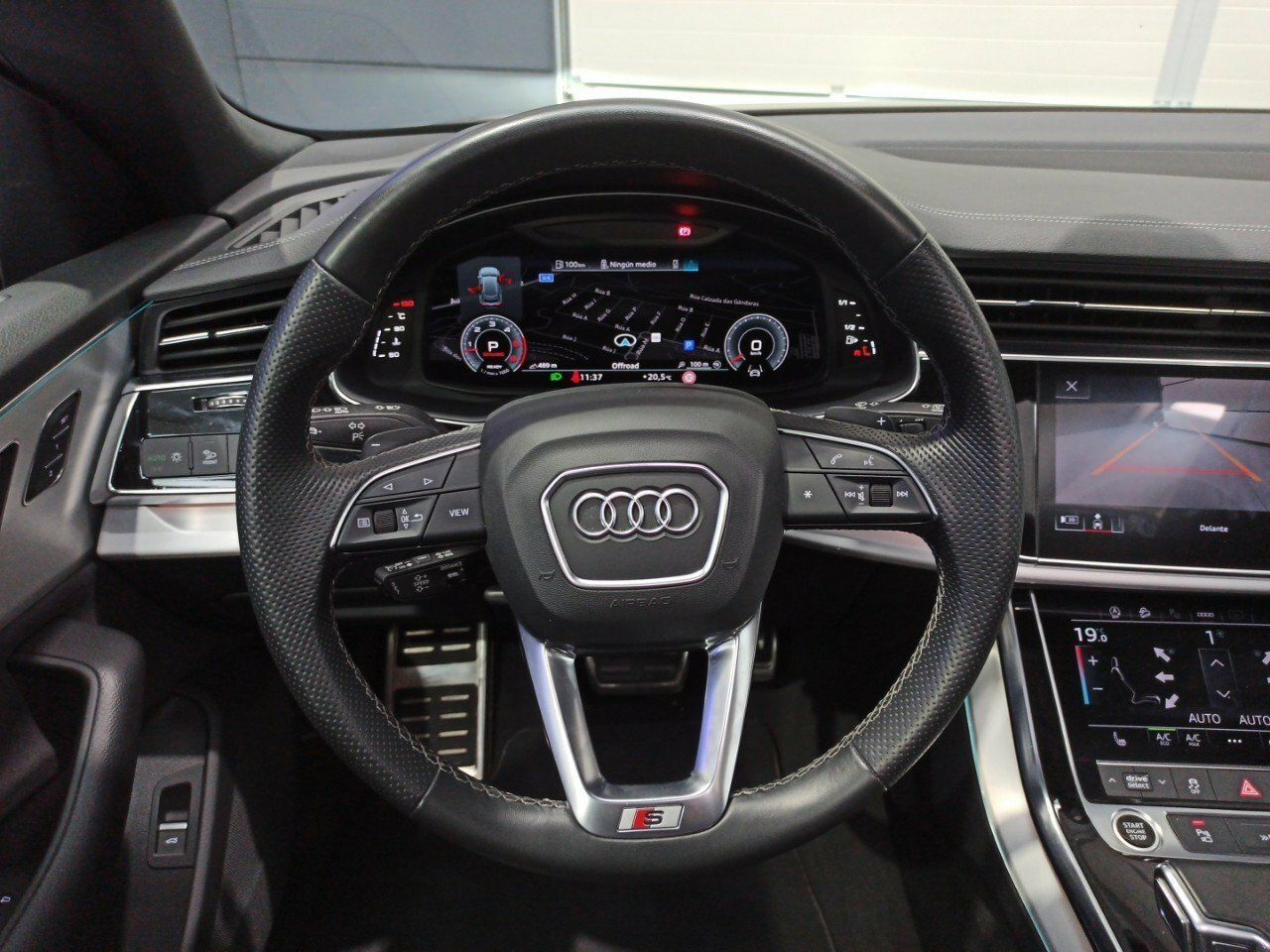 Foto Audi Q8 11