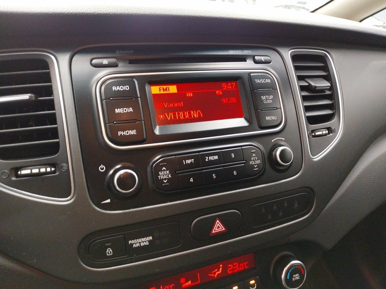 Foto Kia Carens 15
