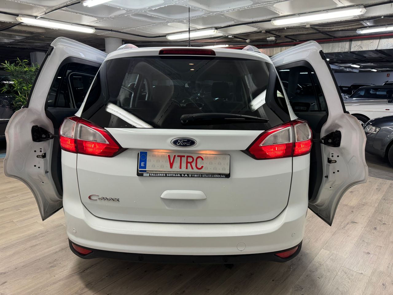 Foto Ford Grand C-MAX 16