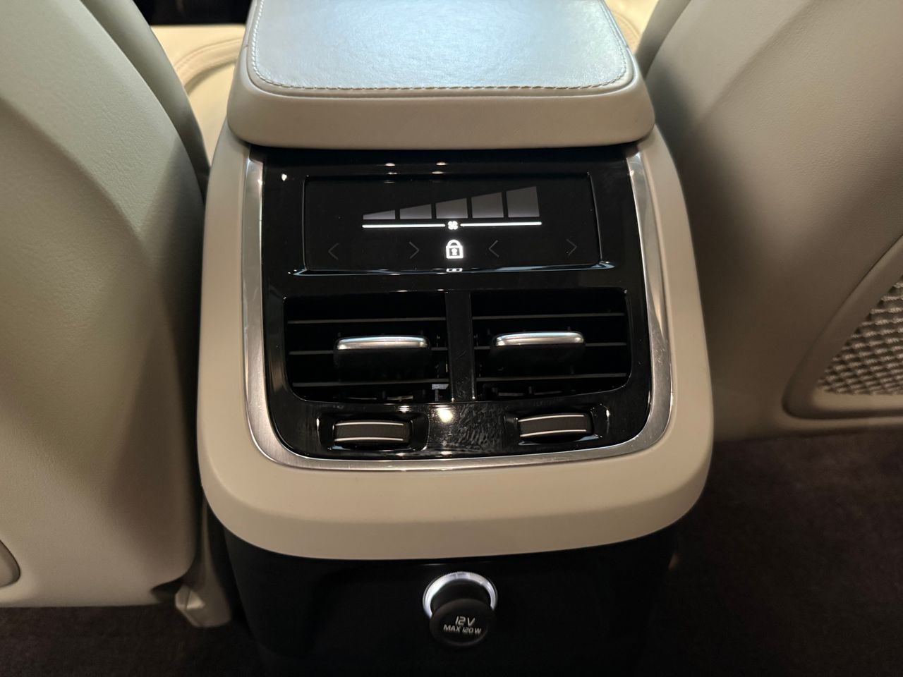 Foto Volvo XC90 39