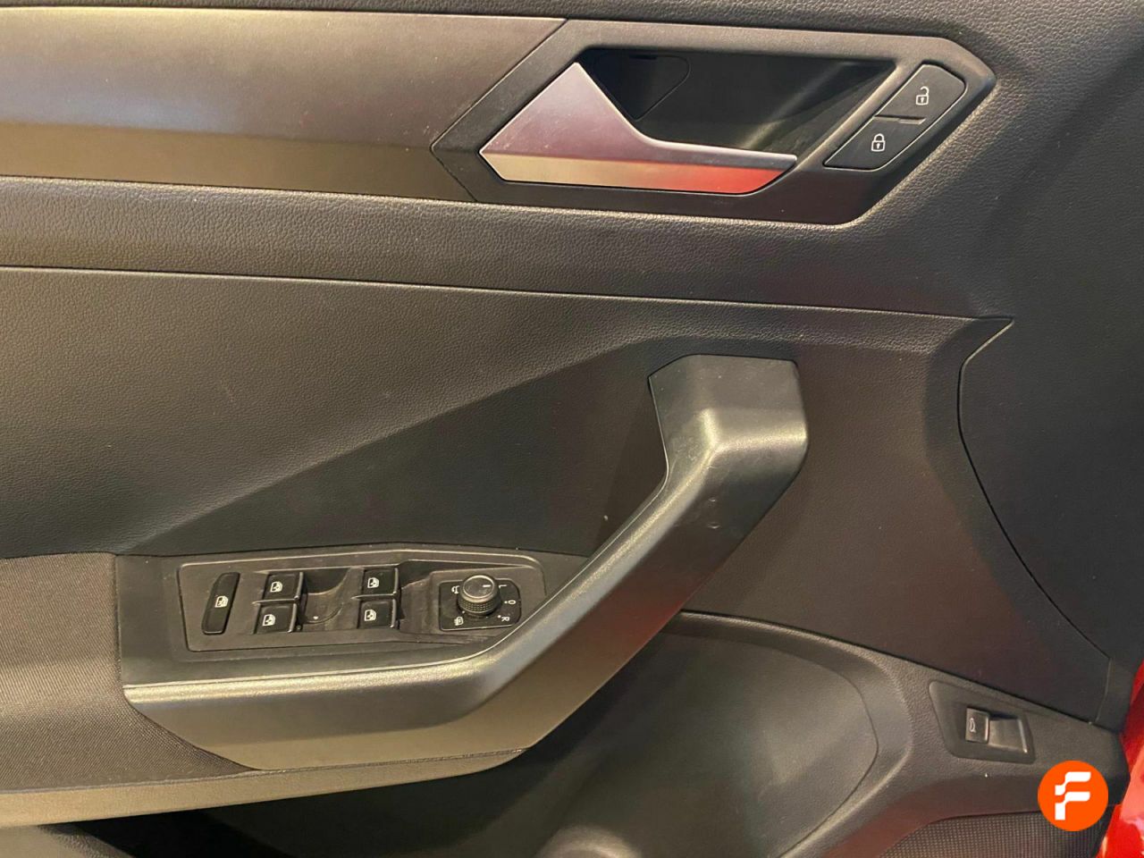 Foto Volkswagen T-Roc 10