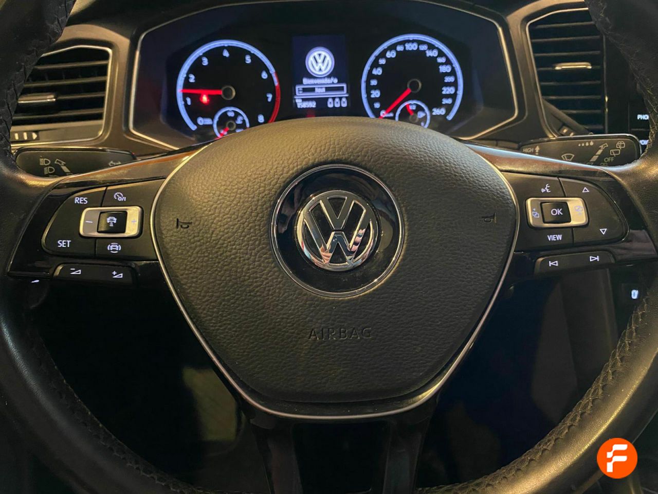 Foto Volkswagen T-Roc 13