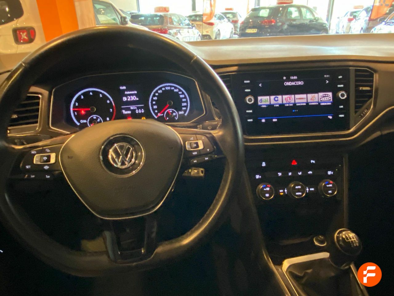 Foto Volkswagen T-Roc 15