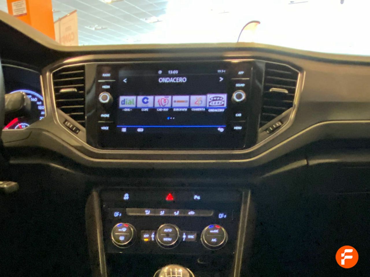 Foto Volkswagen T-Roc 21