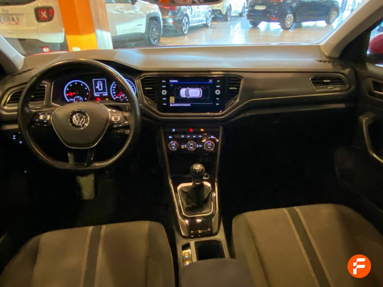 Foto Volkswagen T-Roc 24