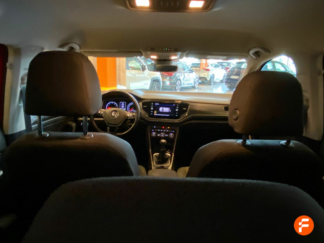 Foto Volkswagen T-Roc 25