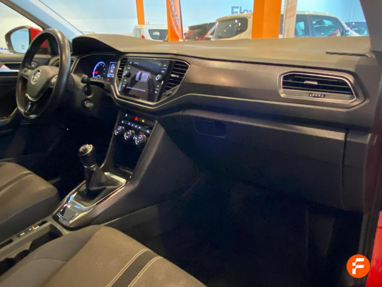 Foto Volkswagen T-Roc 26