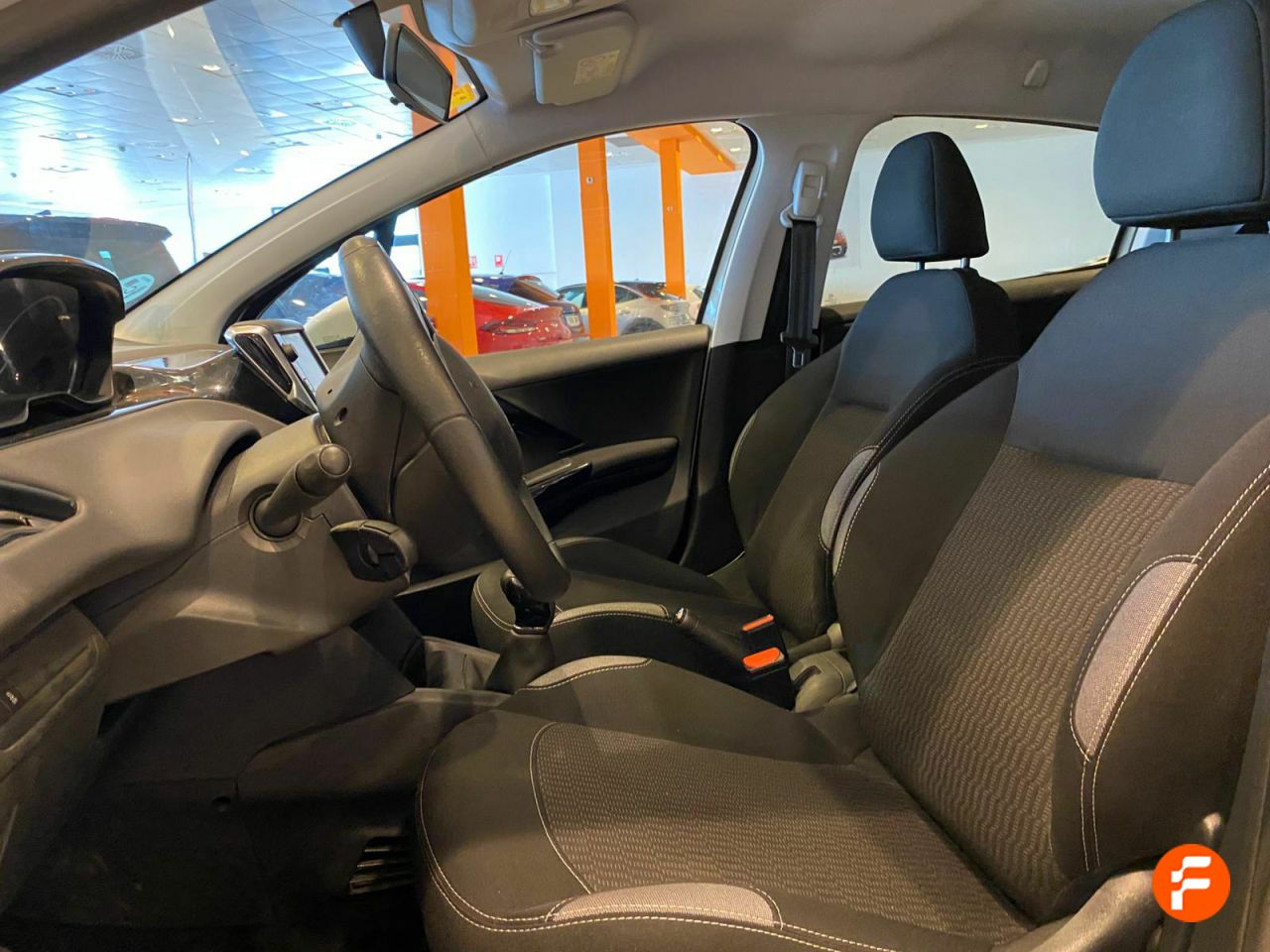 Foto Peugeot 208 11