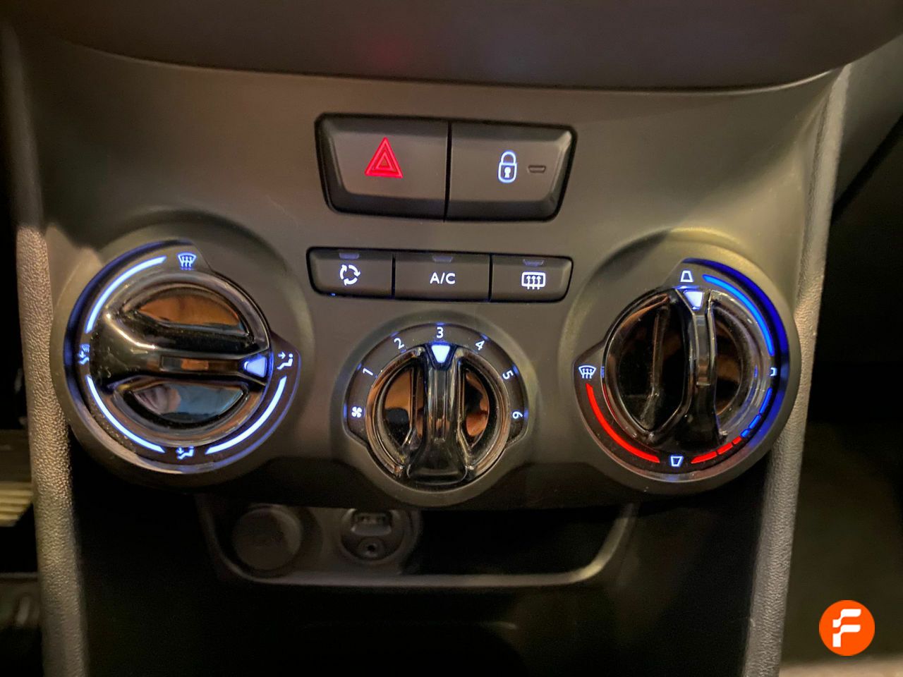Foto Peugeot 208 18