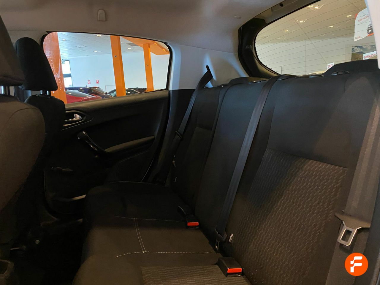 Foto Peugeot 208 24