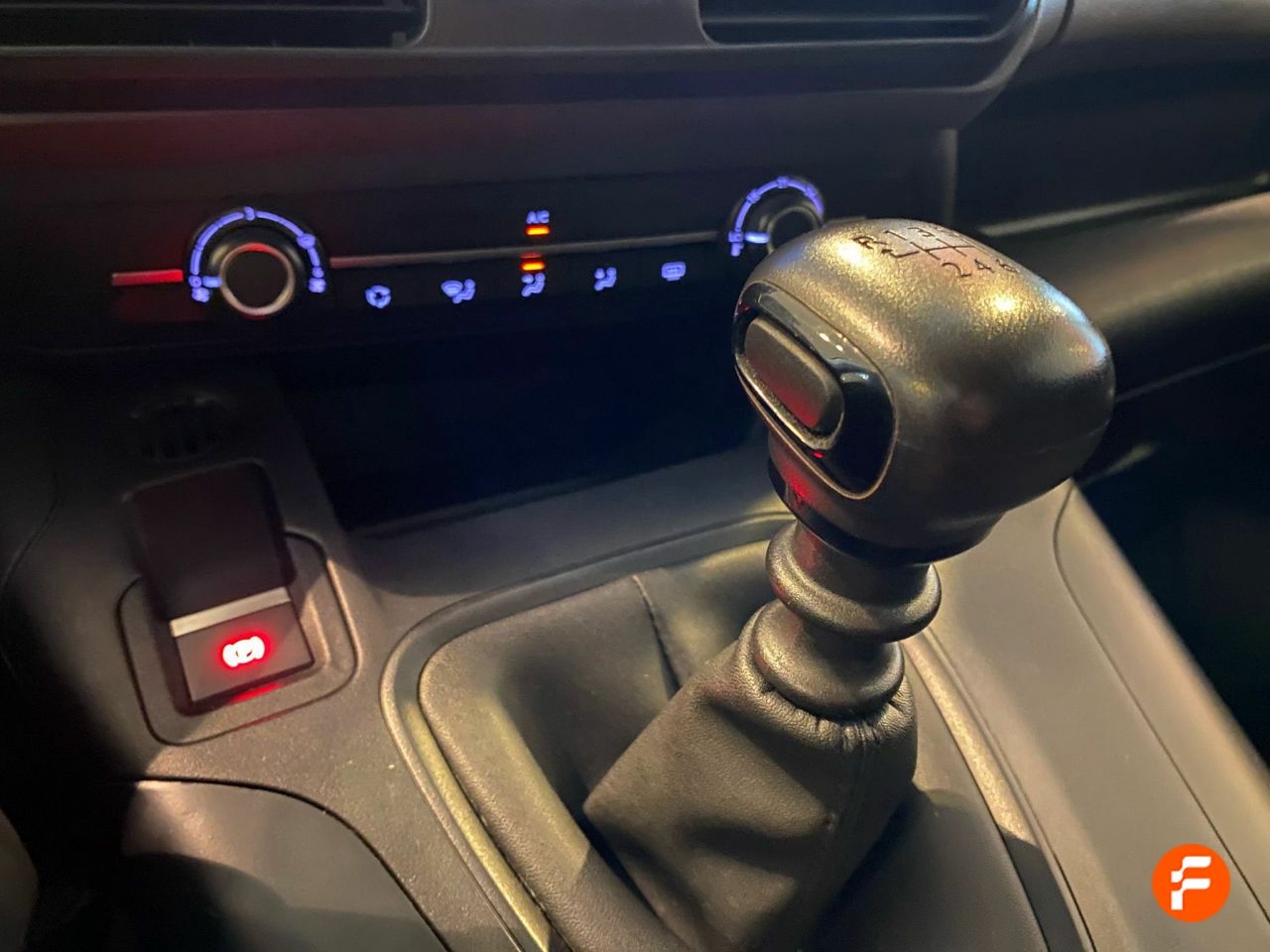 Foto Peugeot Rifter 17