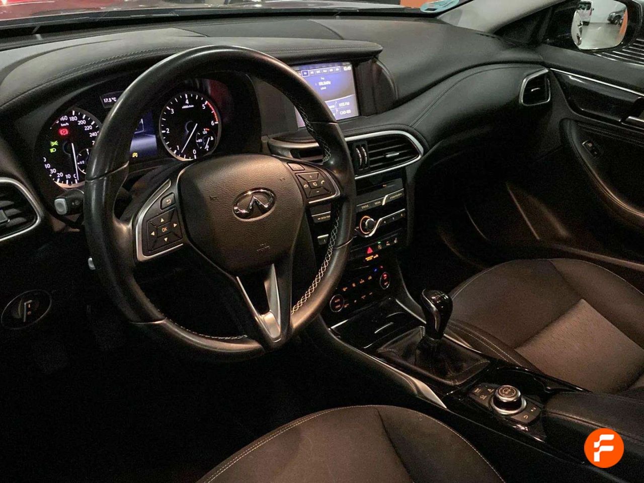 Foto Infiniti Q30 11