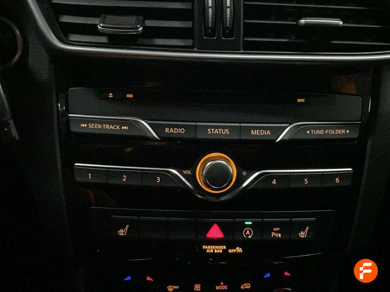 Foto Infiniti Q30 25
