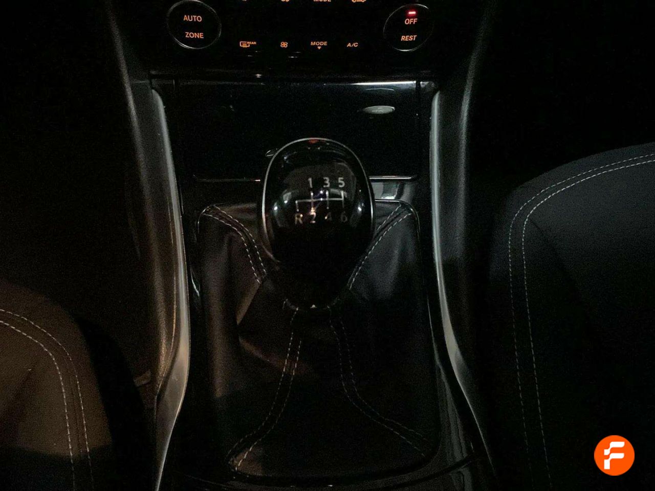Foto Infiniti Q30 27