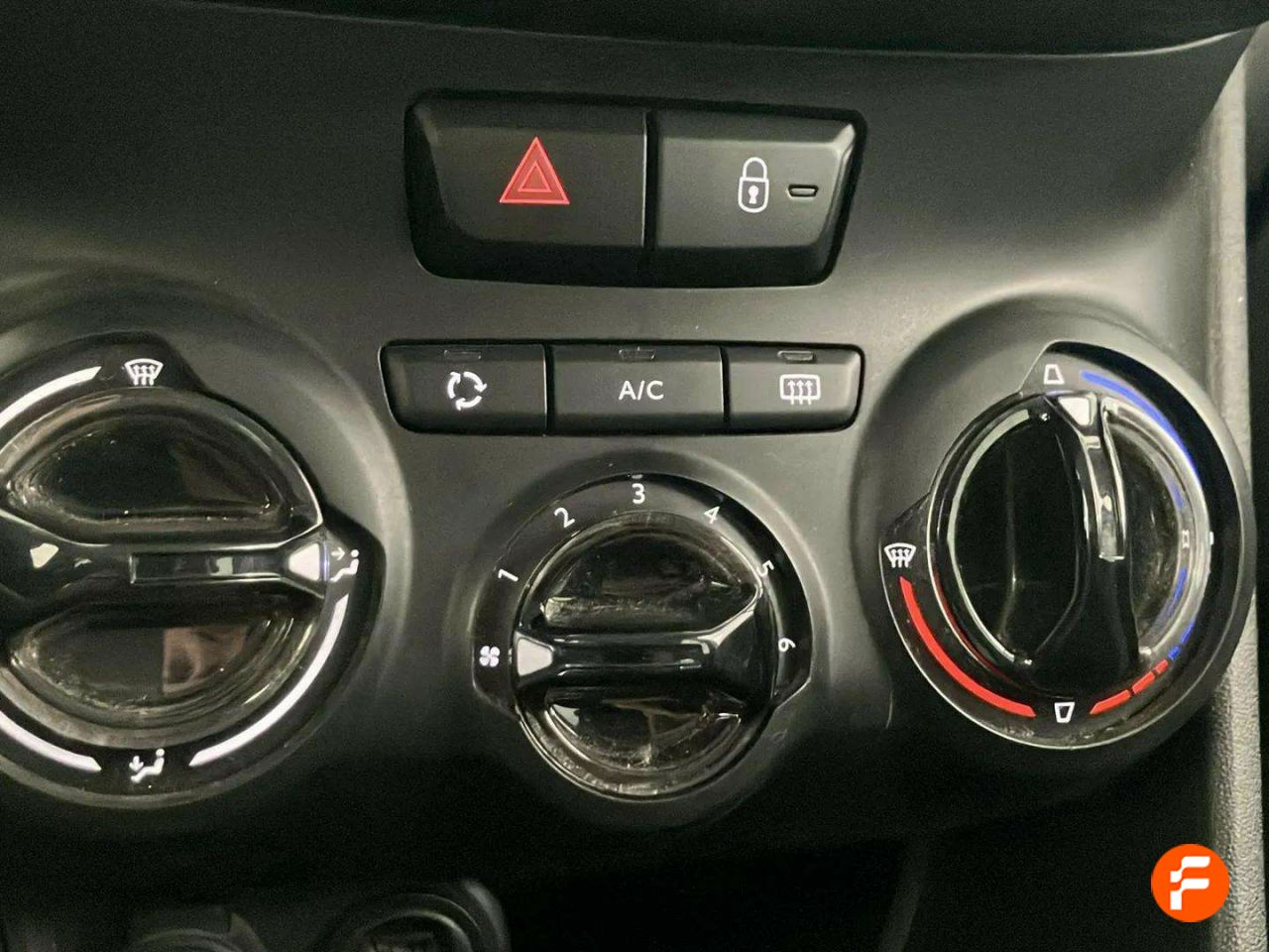 Foto Peugeot 208 17