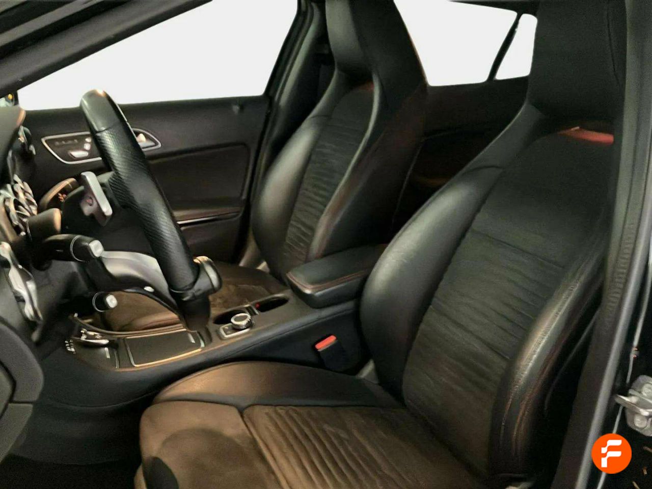 Foto Mercedes-Benz Clase GLA 24