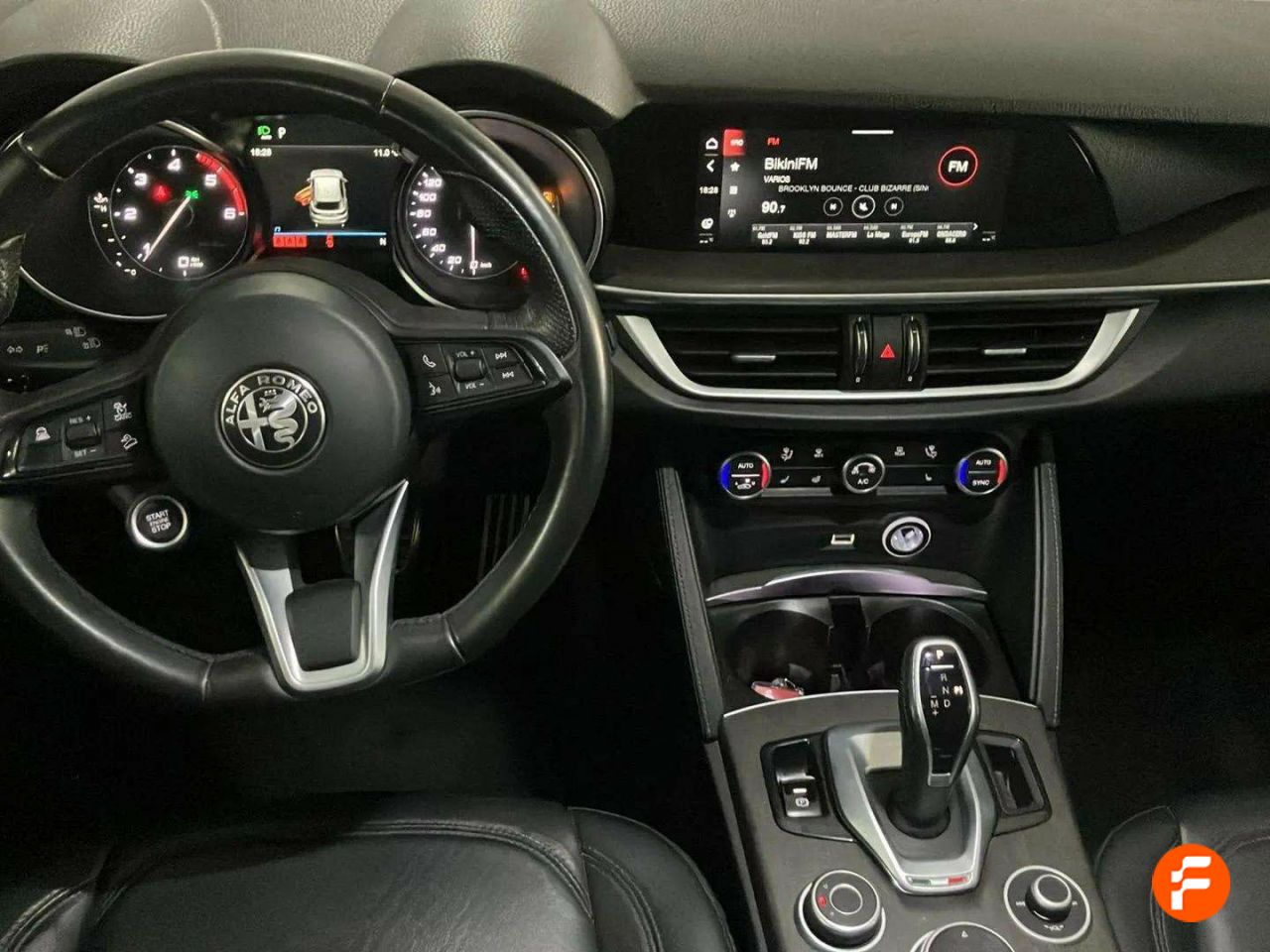 Foto Alfa Romeo Stelvio 10