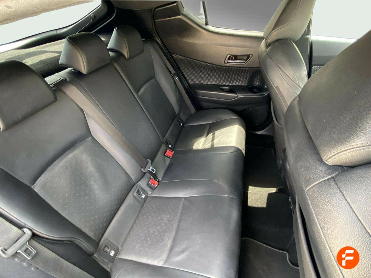 Foto Toyota C-HR 34