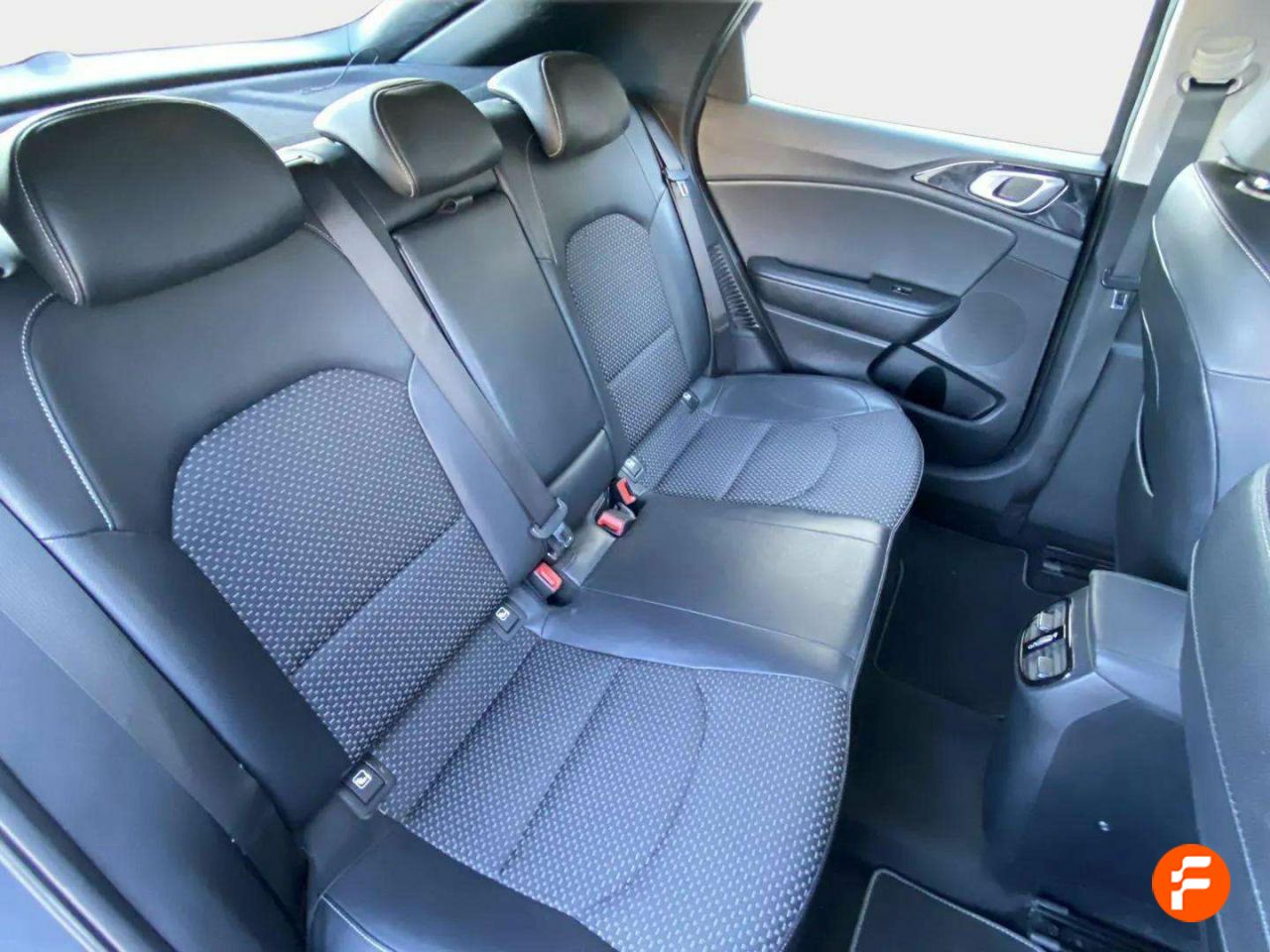 Foto Kia XCeed 14