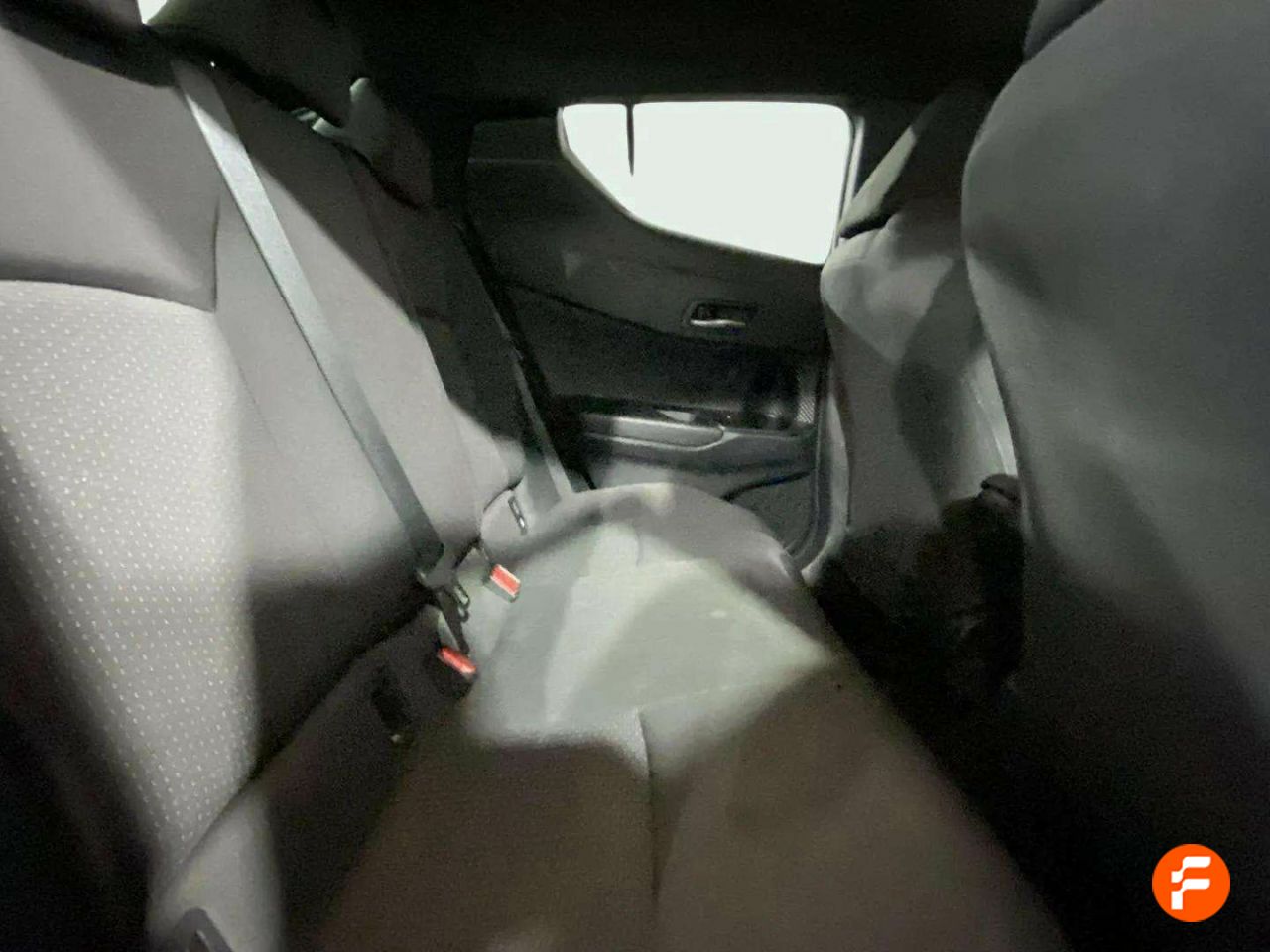 Foto Toyota C-HR 17