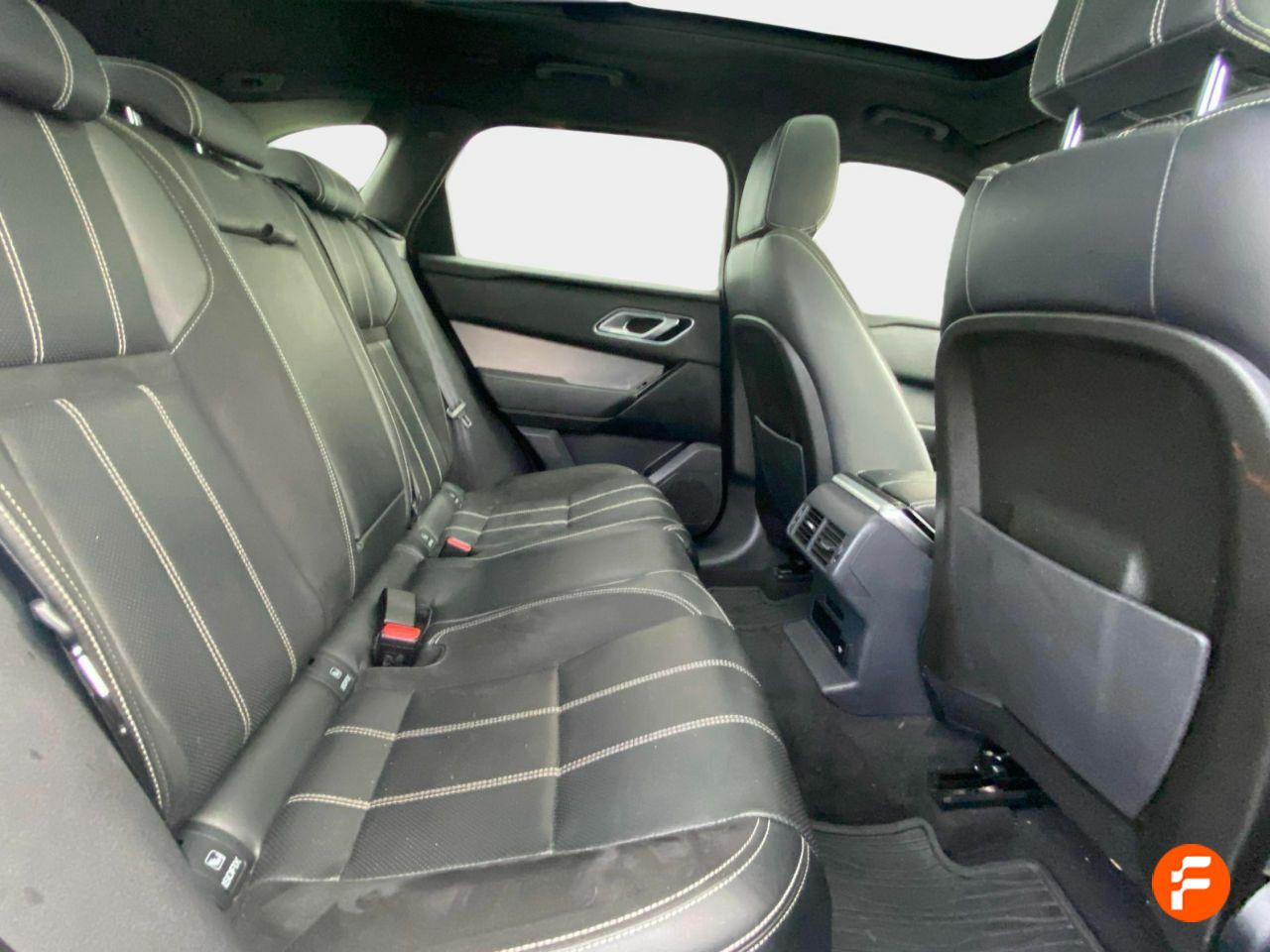 Foto Land-Rover Range Rover Velar 18