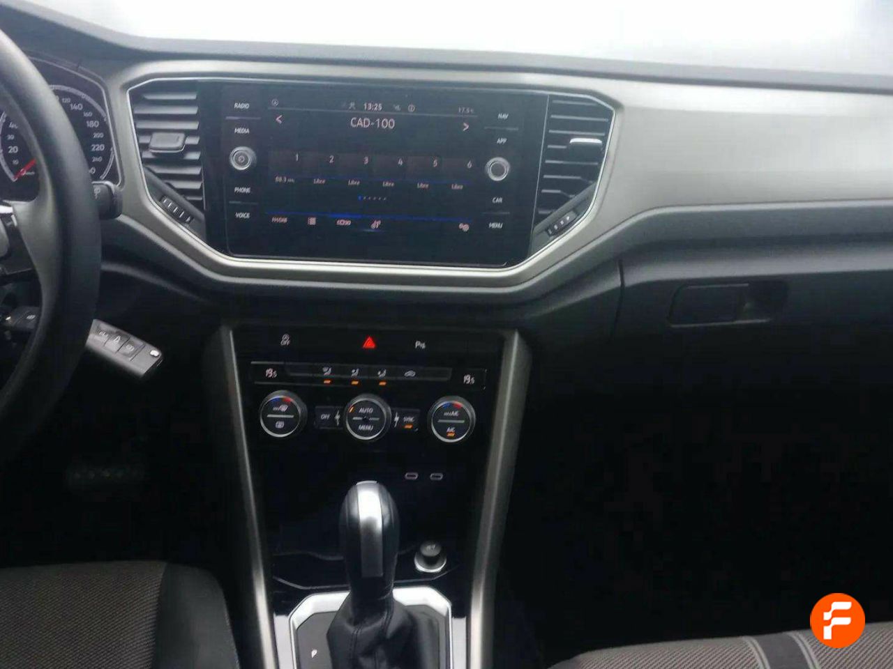 Foto Volkswagen T-Roc 11