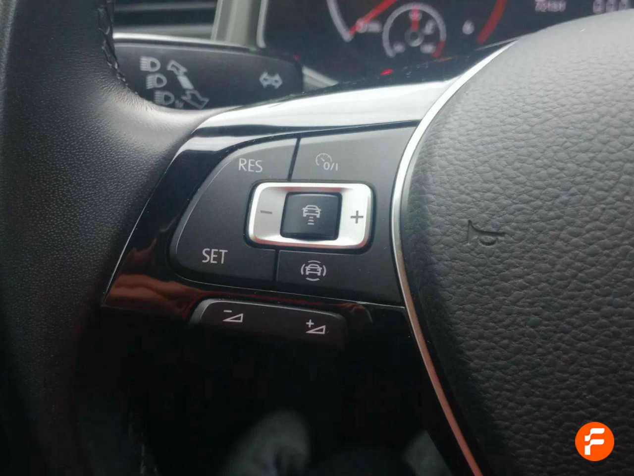 Foto Volkswagen T-Roc 25