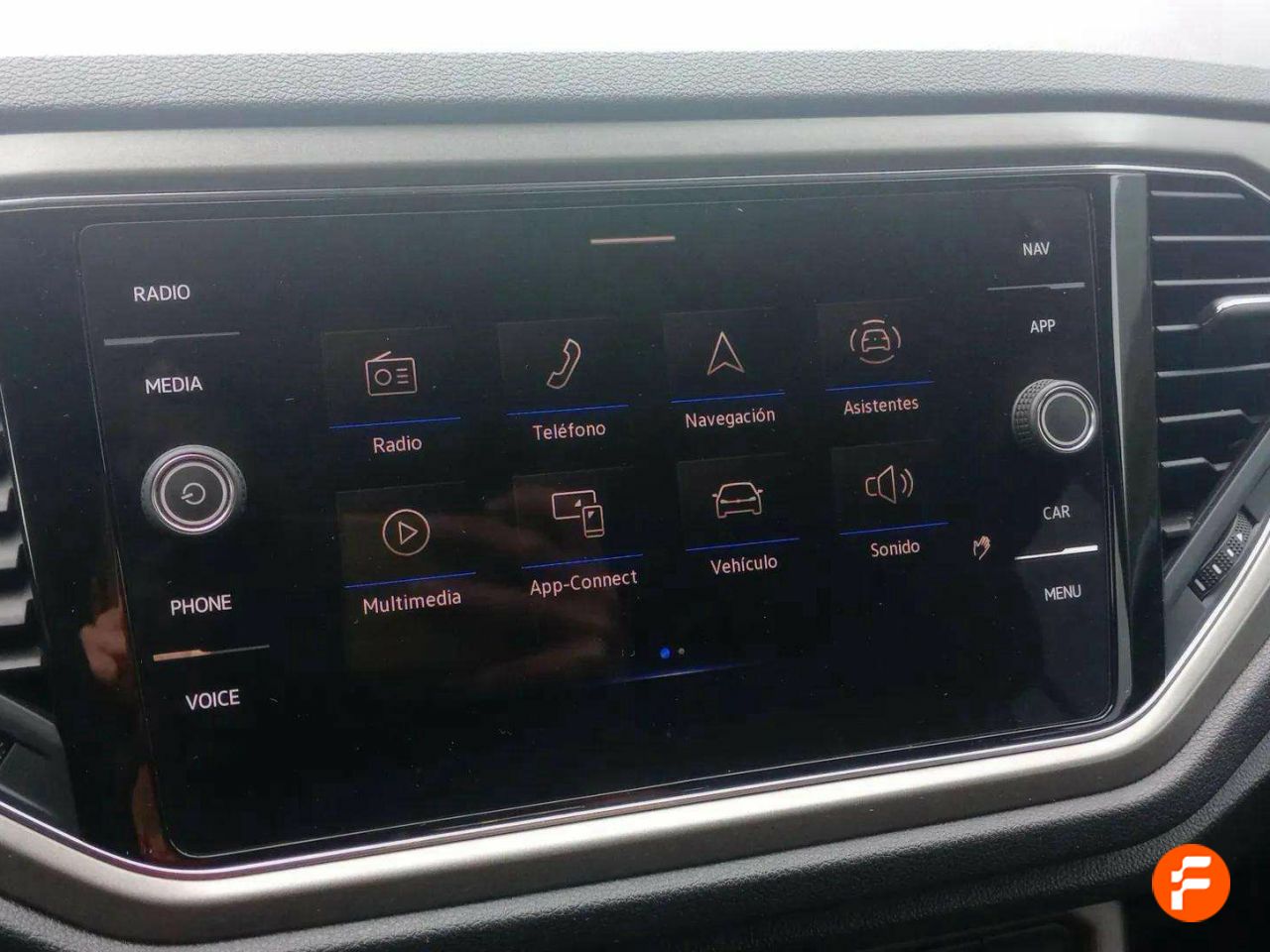 Foto Volkswagen T-Roc 30