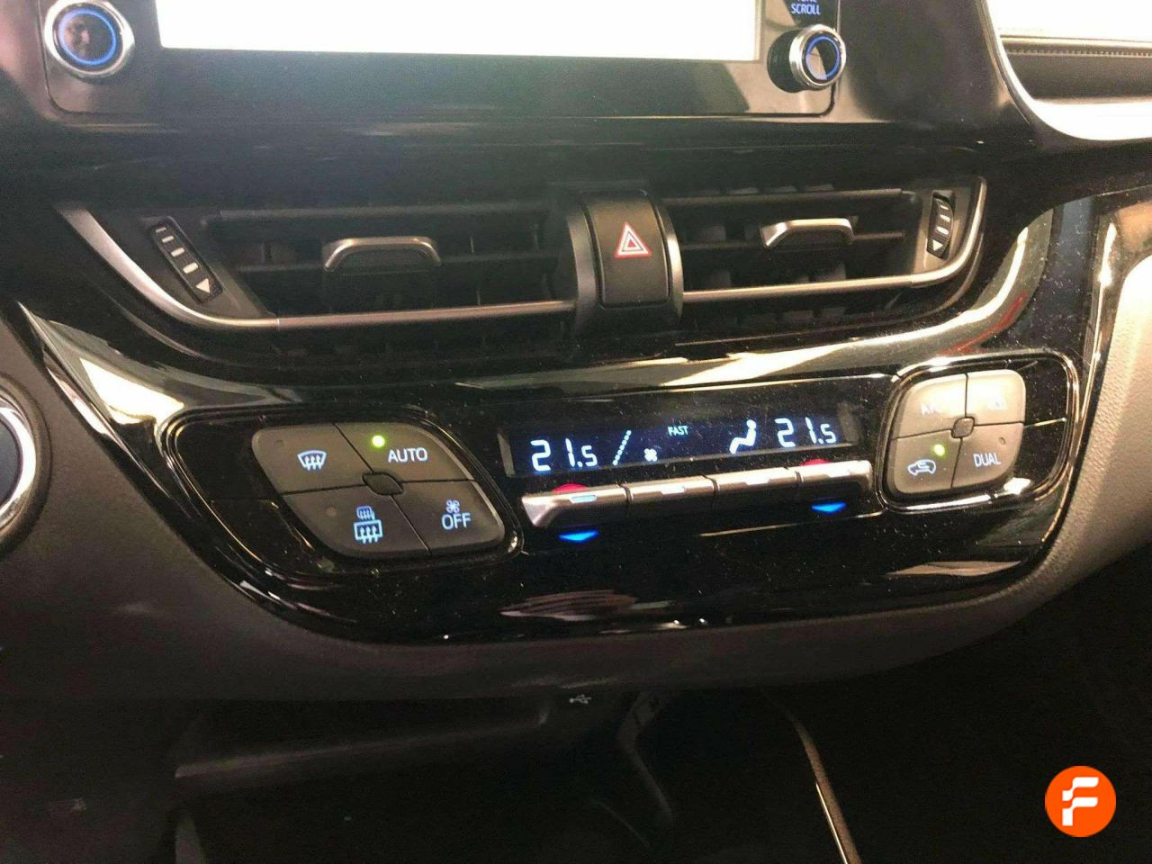 Foto Toyota C-HR 11