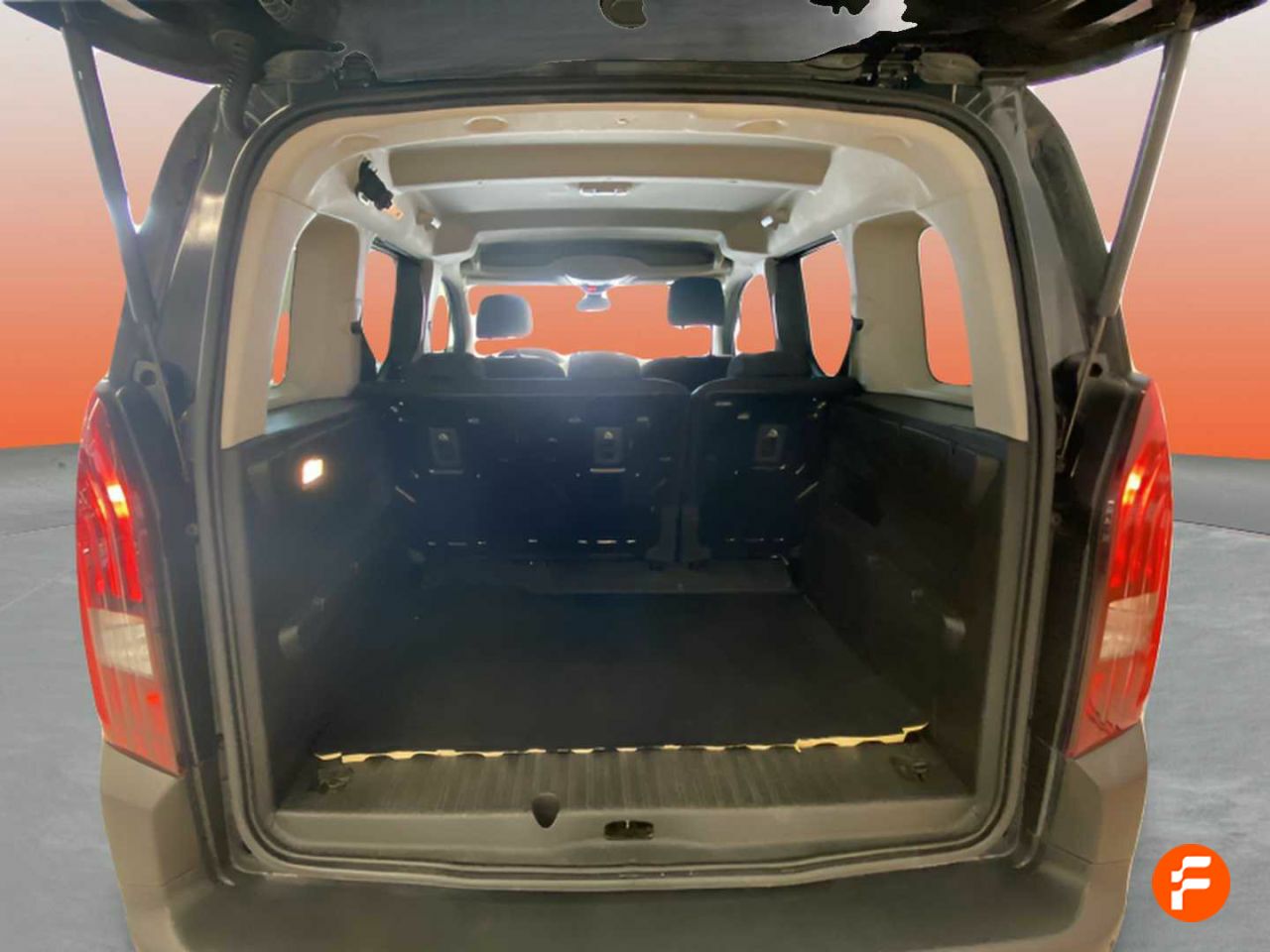 Foto Peugeot Rifter 11