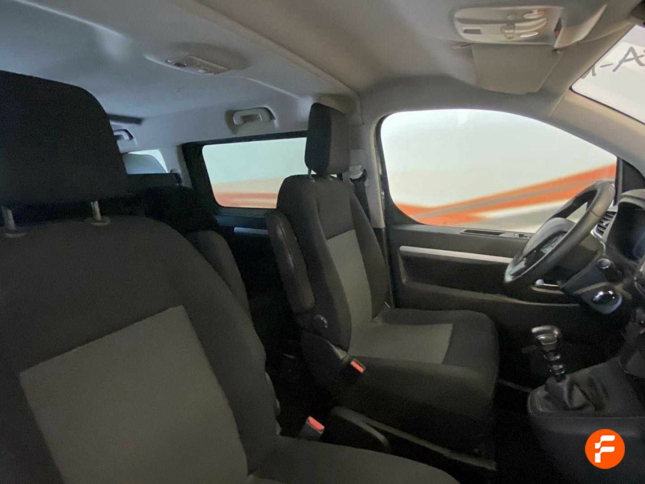 Foto Peugeot Traveller 21