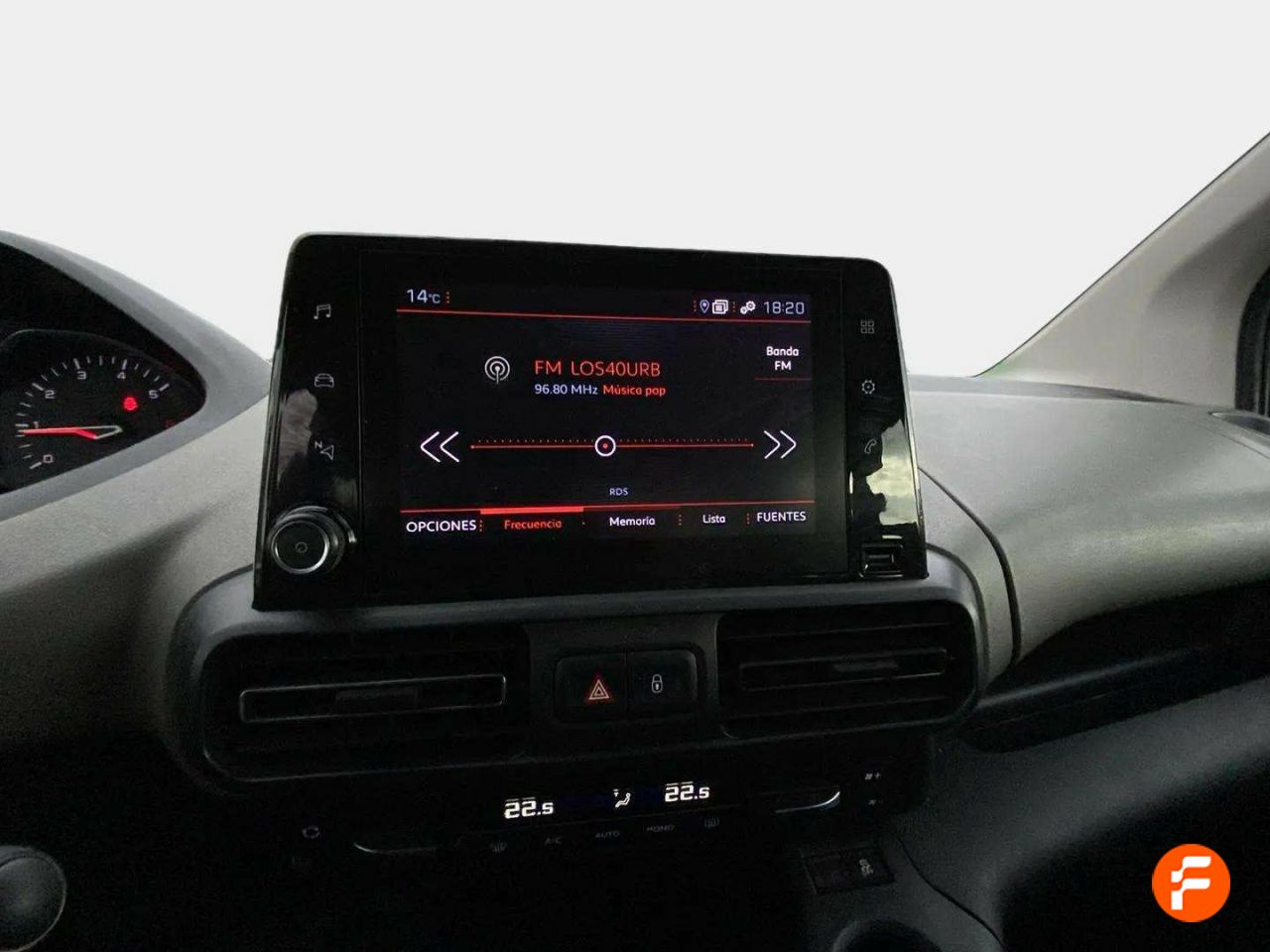 Foto Peugeot Rifter 12