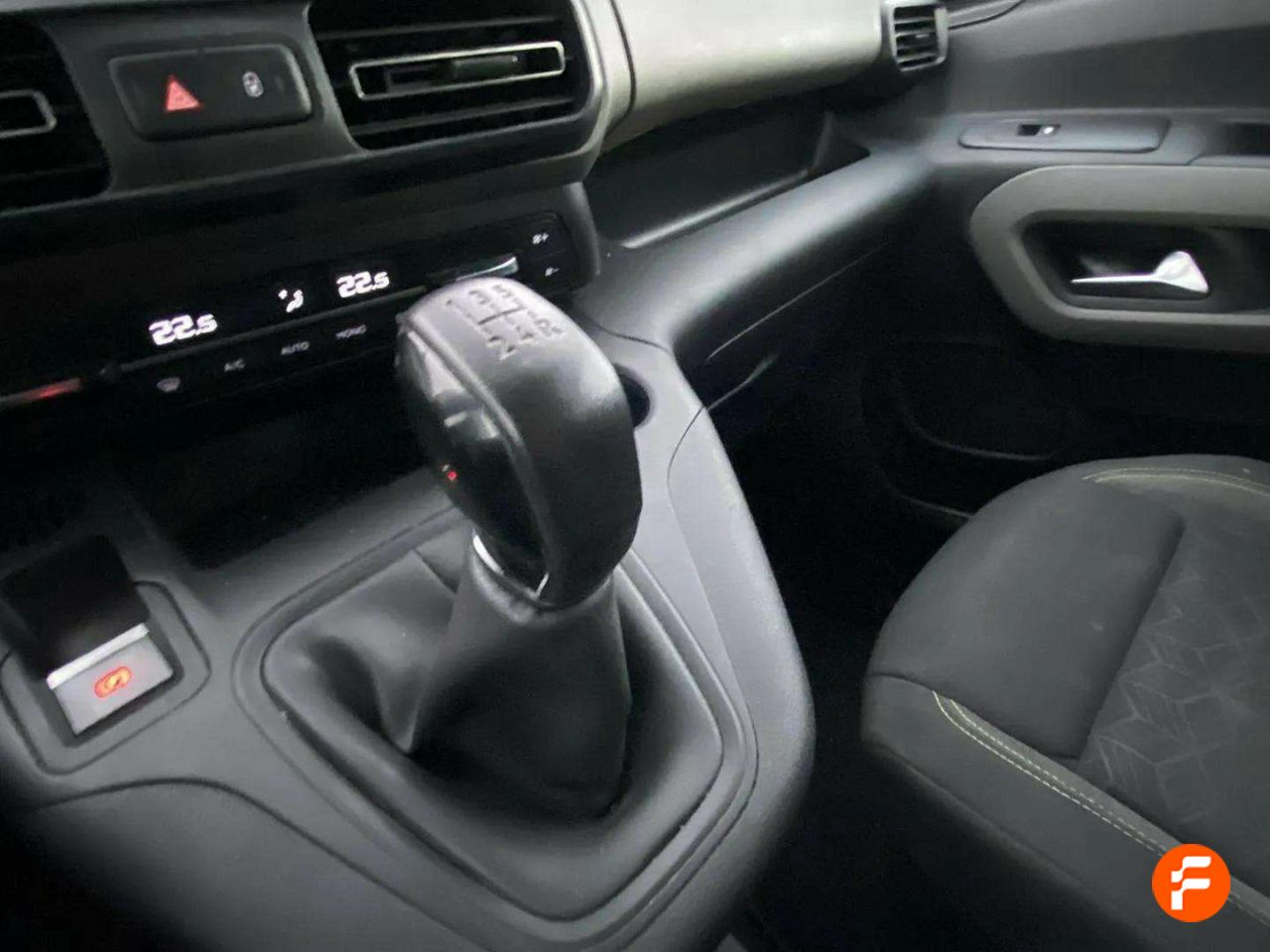 Foto Peugeot Rifter 14