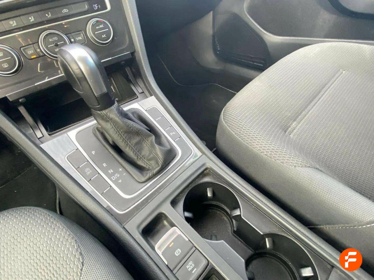 Foto Volkswagen Golf 16