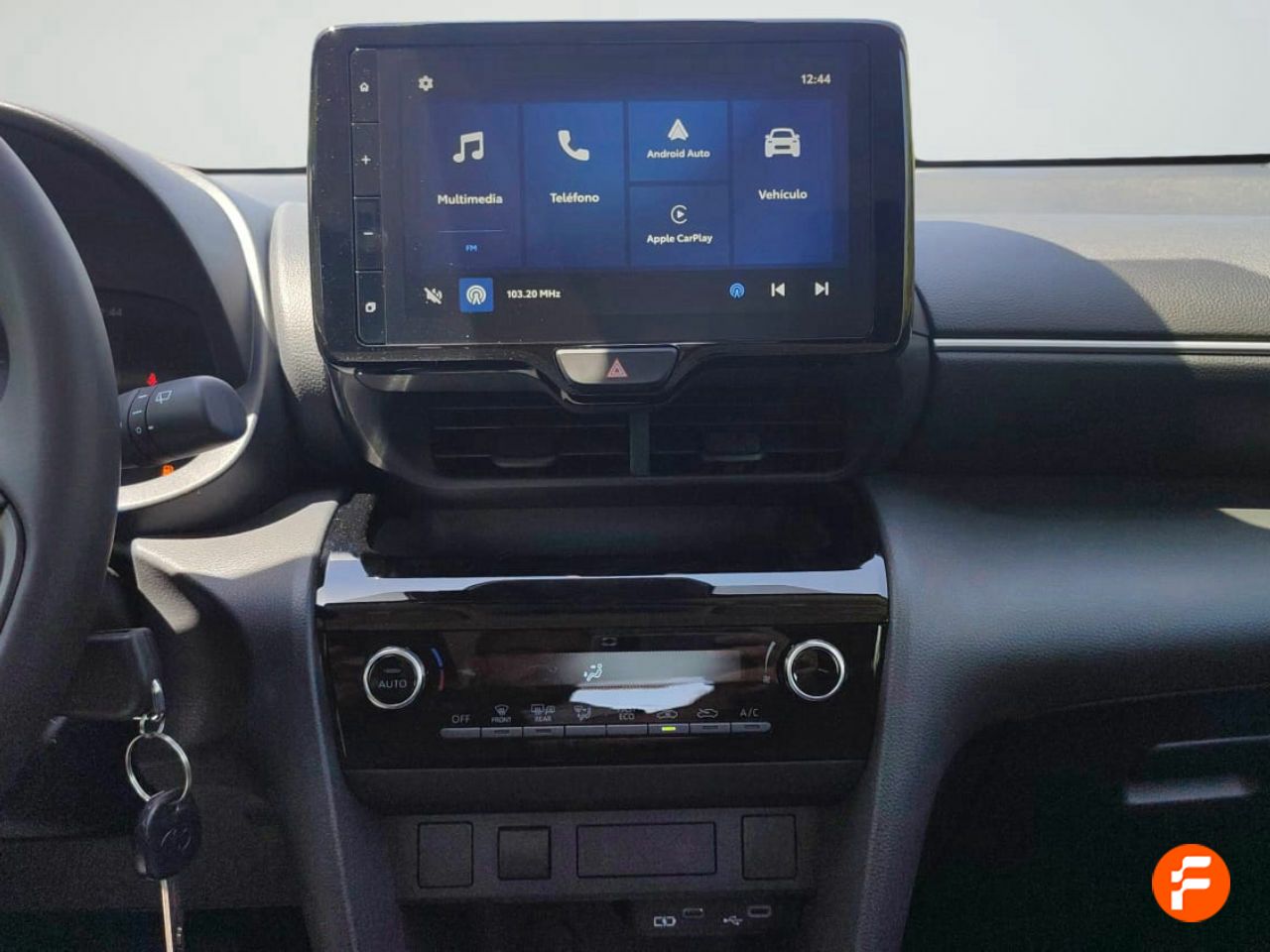 Foto Toyota Yaris 13