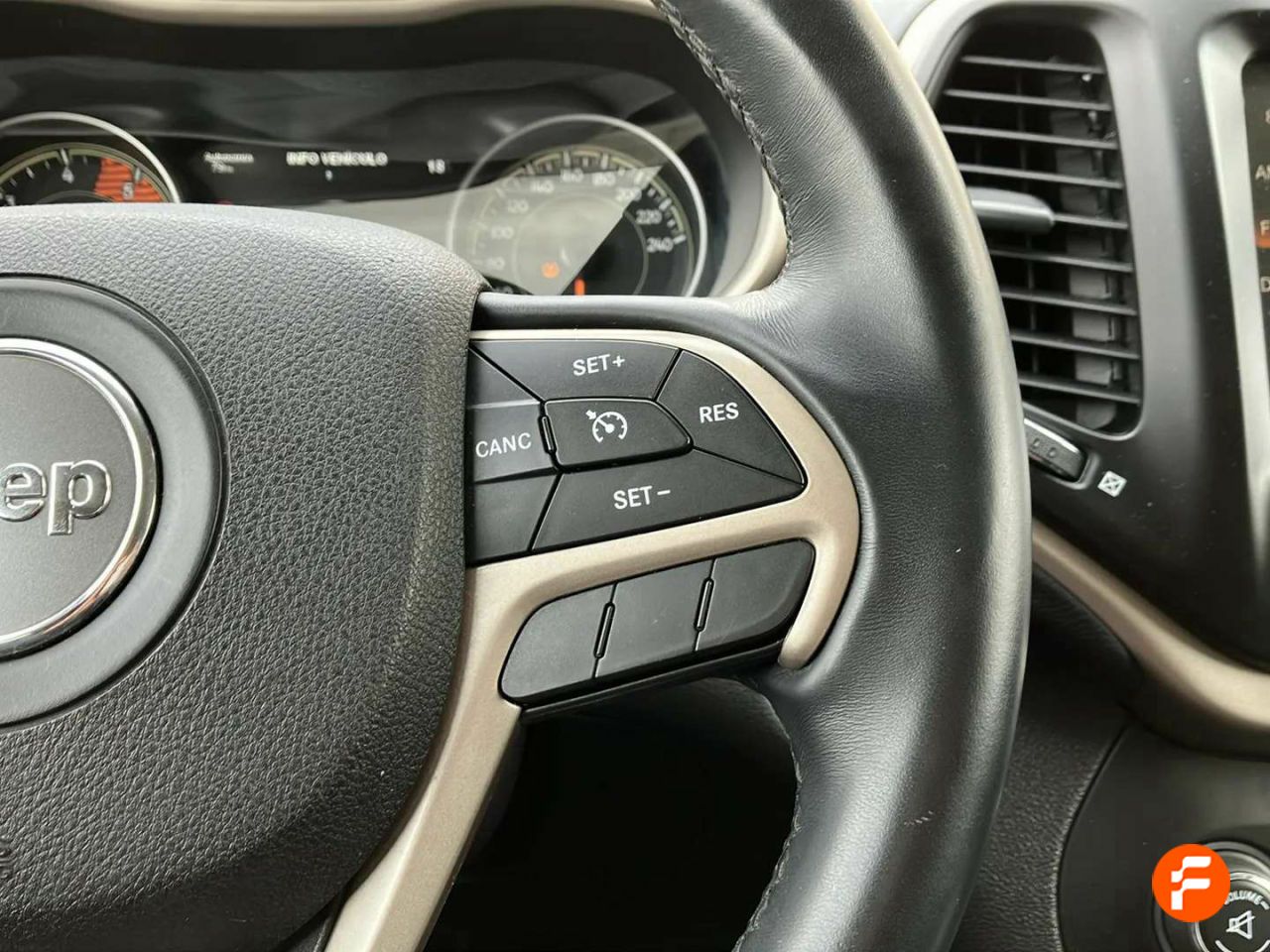 Foto Jeep Cherokee 14
