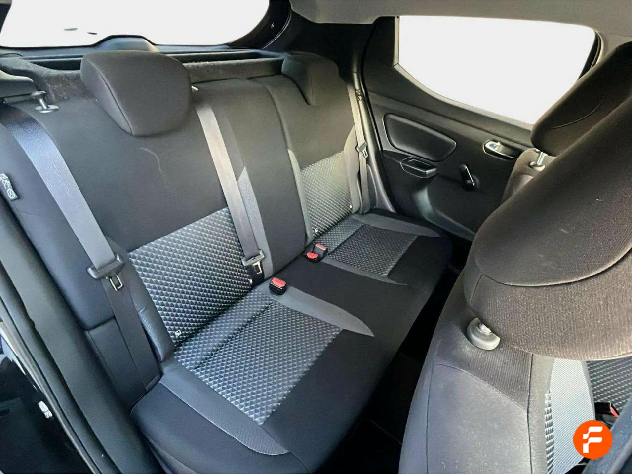 Foto Nissan Micra 12