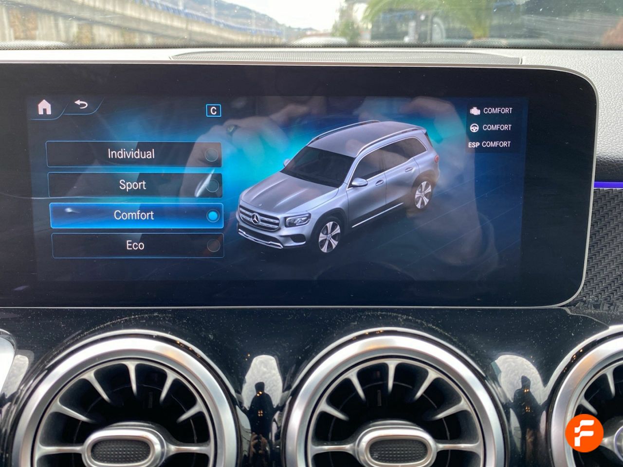 Foto Mercedes-Benz Clase GLB 13