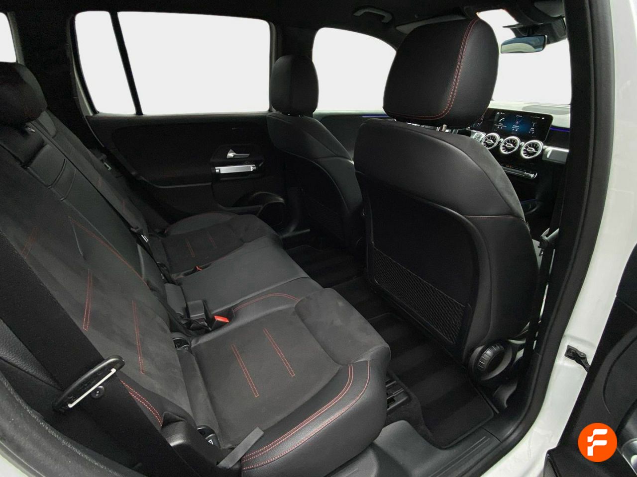 Foto Mercedes-Benz Clase GLB 16