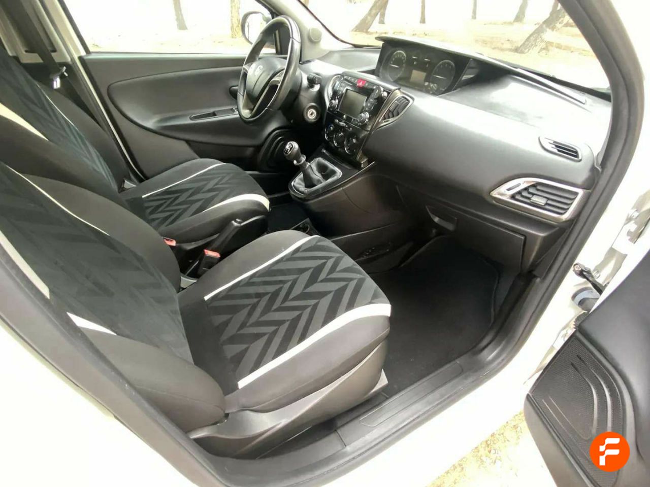Foto Lancia Ypsilon 21